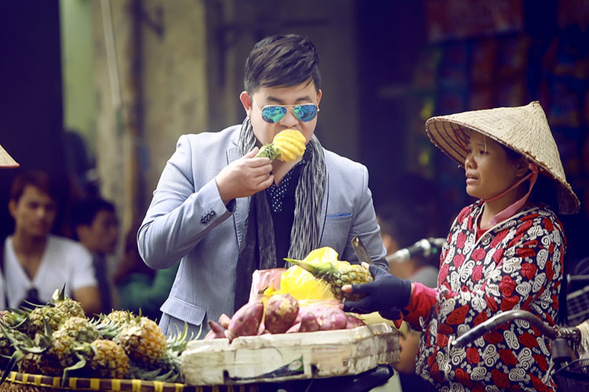 Quang Le hut dieu cay mua hang rong tren pho co HN-Hinh-3